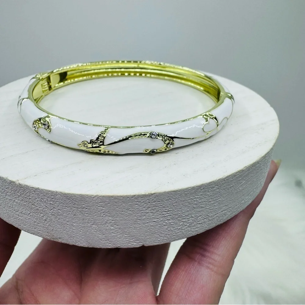 White Jasmine Floral Enamel Cloisonne Bracelet Bangle